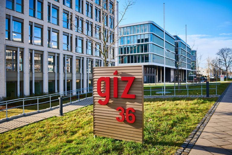 Campus Forum in Bonn Blick auf GIZ Logo